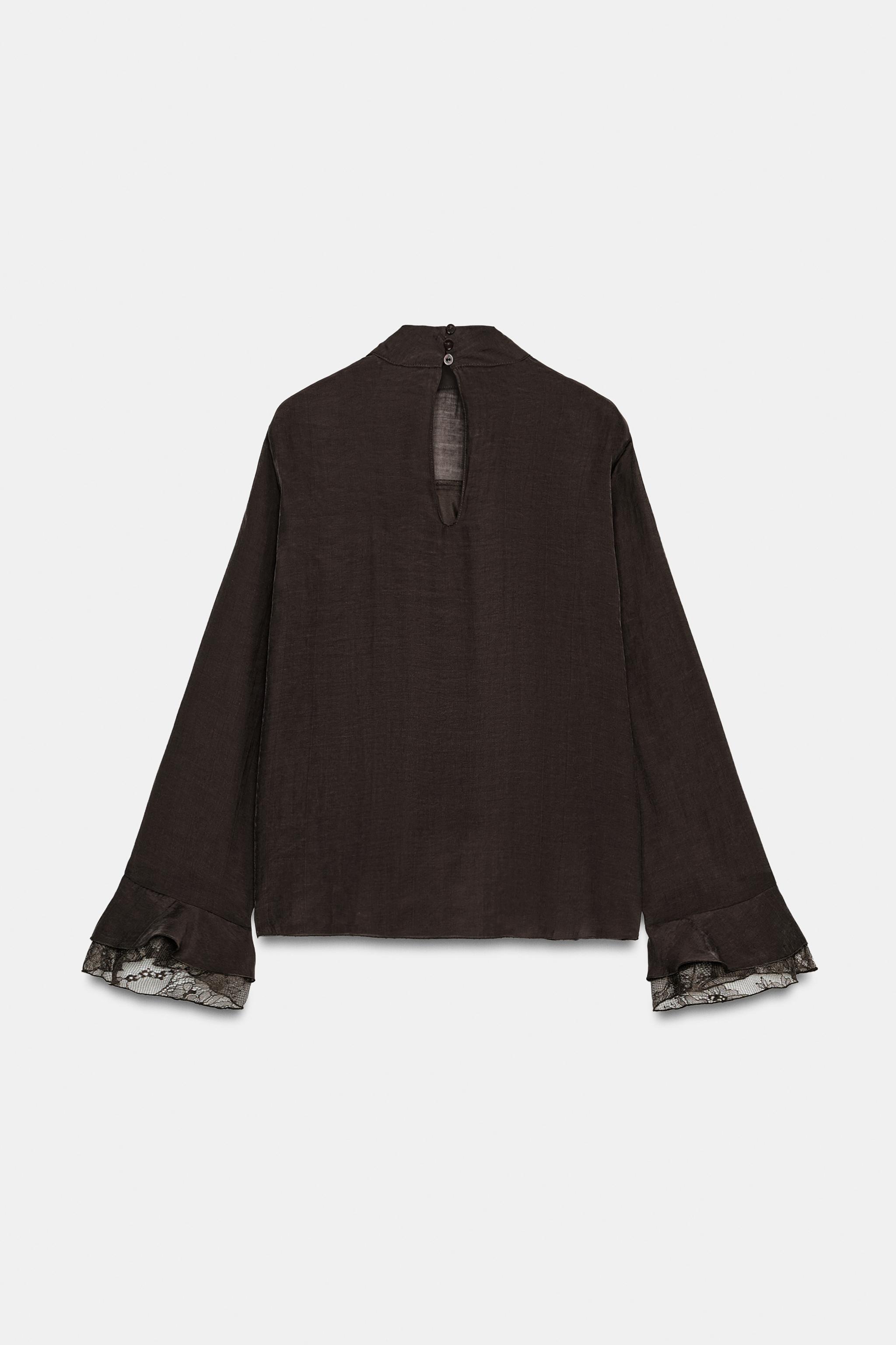 CHEMISE À VOLANTS ET EN DENTELLE